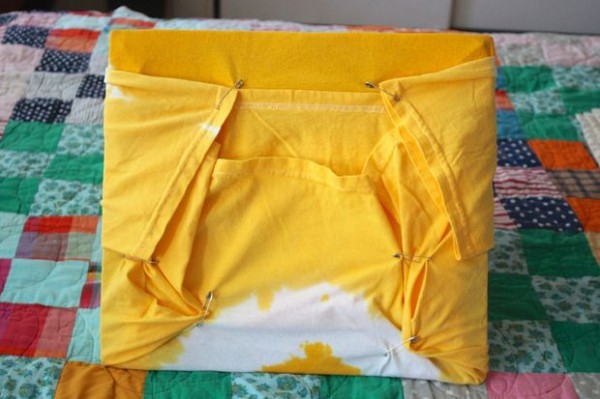 DIY-Cat-Tent-from-an-Old-T-Shirt-14