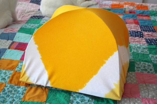 DIY-Cat-Tent-from-an-Old-T-Shirt-15