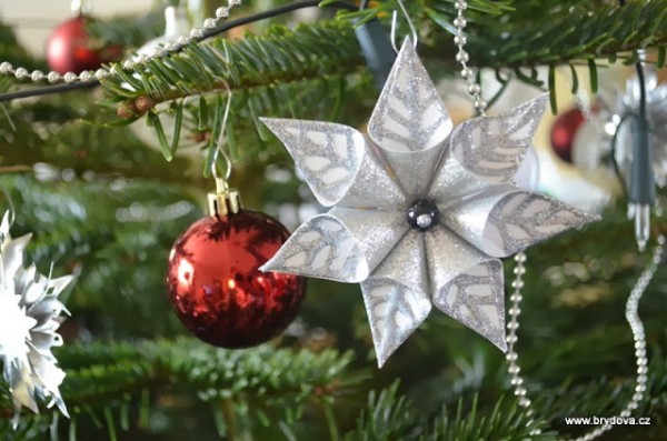 How-to-DIY-Star-Flower-Christmas-Ornament1