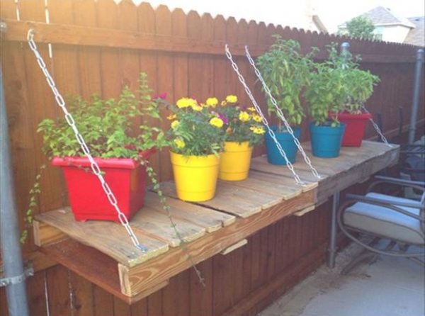 a-garden-tables-from-old-pallets