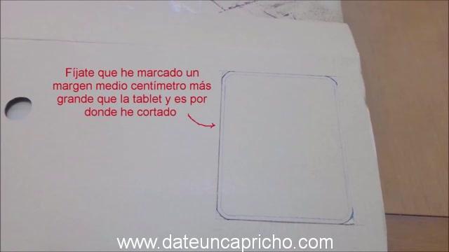 Funda para tablet utilizando unos jeans DIY manualidades reciclando cartón y unos vaqueros 0178