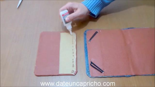 Funda para tablet utilizando unos jeans DIY manualidades reciclando cartón y unos vaqueros 0901